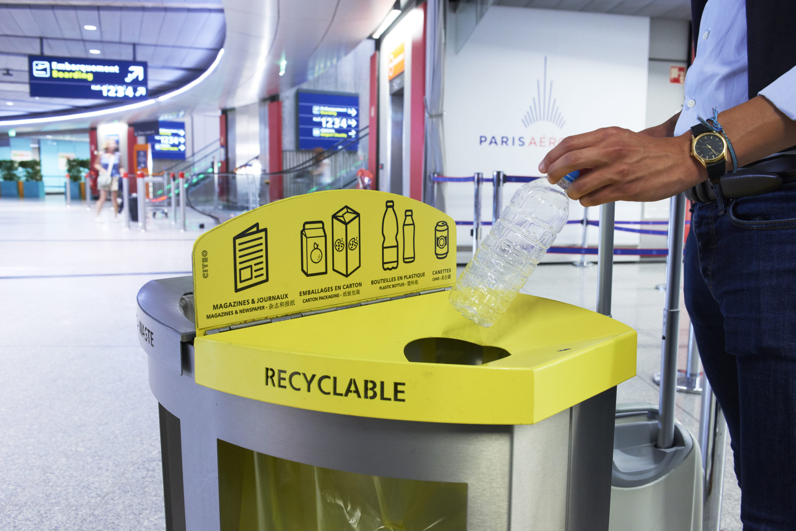 Recyclage : pourquoi vous ne devez plus écraser vos bouteilles en plastique  en les jetant à la poubelle - Courrier picard
